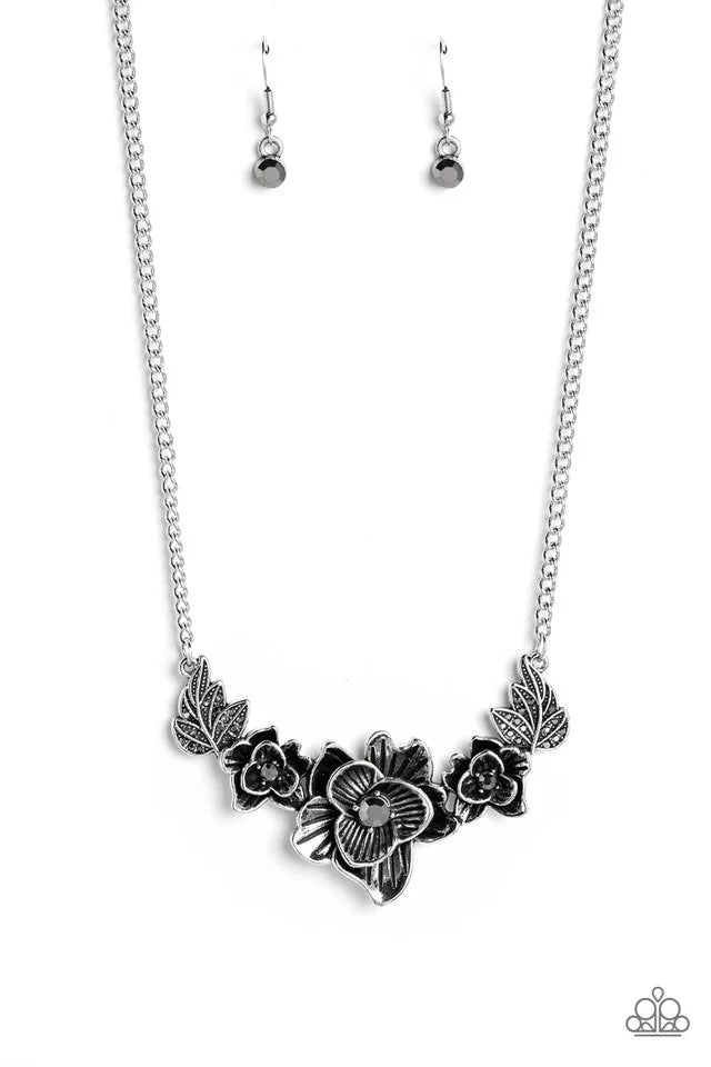 Paparazzi Necklace ~ Botanical Breeze - Silver