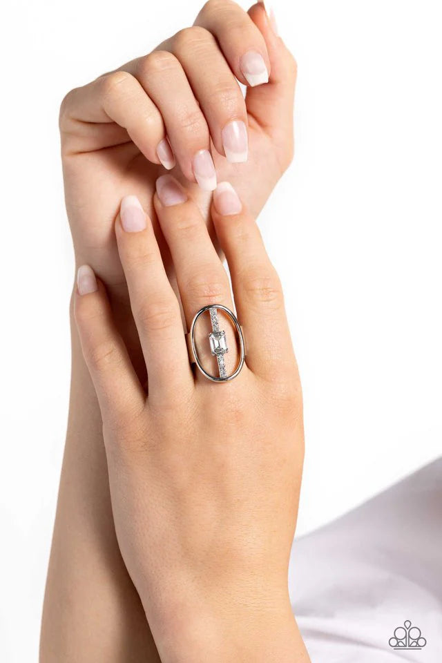 Paparazzi Ring ~ Middle of the Road - White